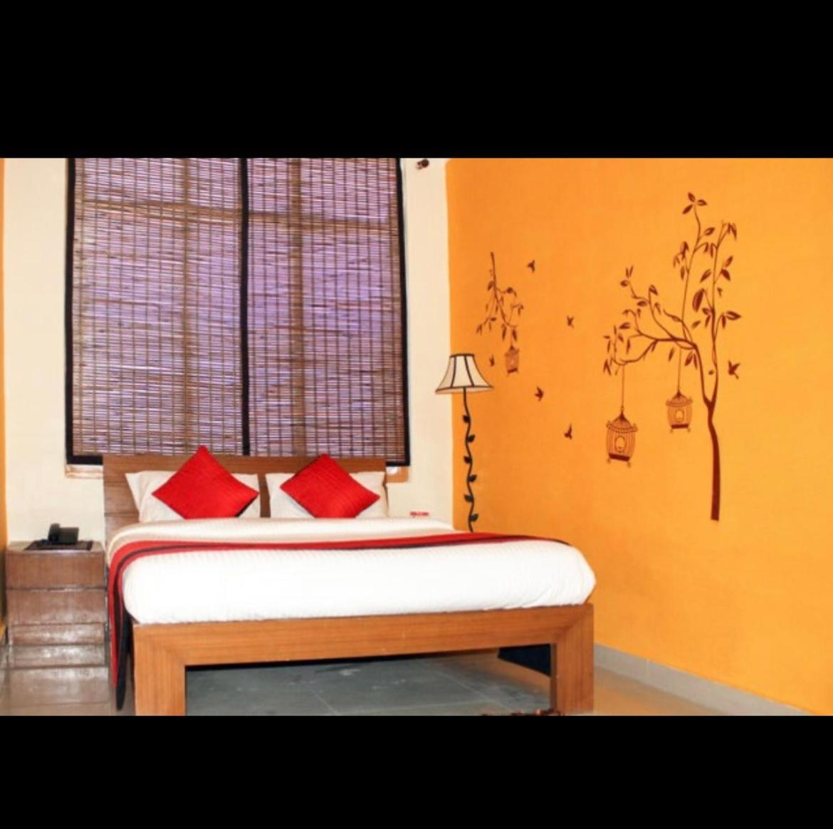 Hotel Samrat Neemrana Ngoại thất bức ảnh